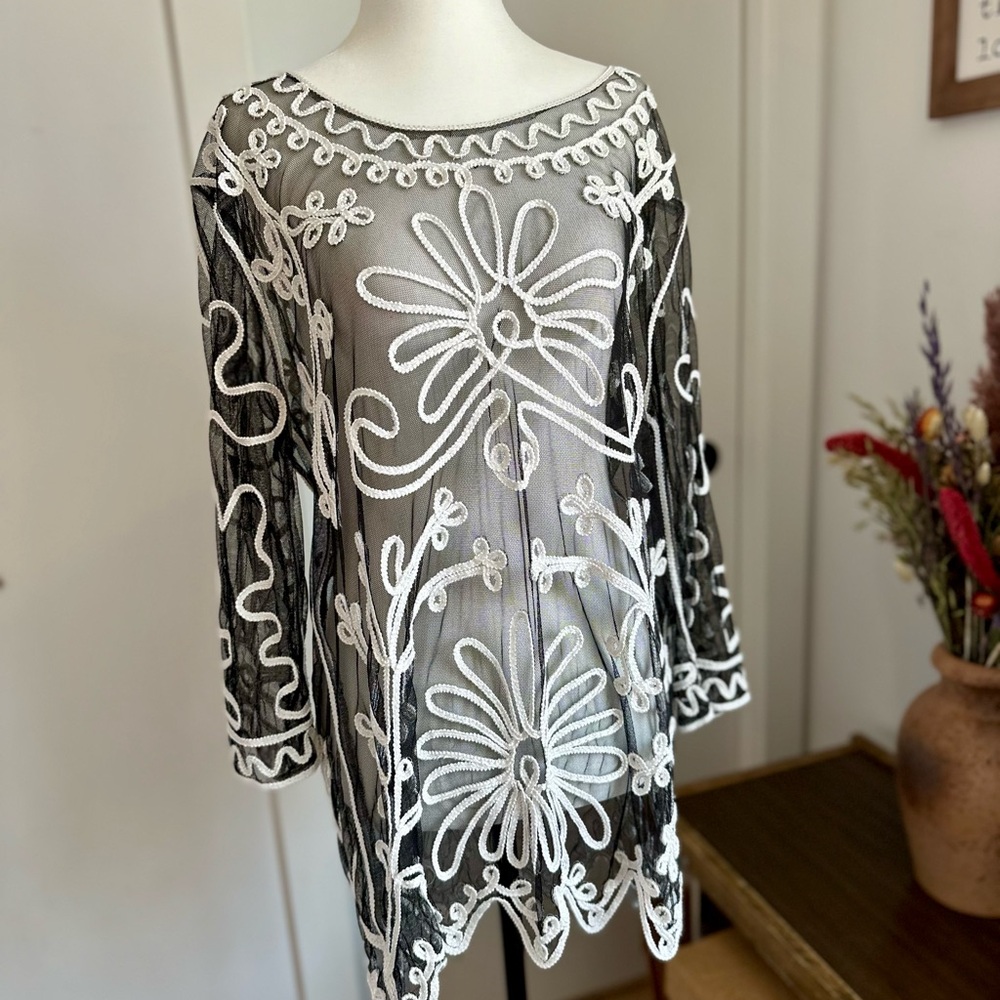 Pretty Angel: Elegant Black and White Embroidered Women's Top